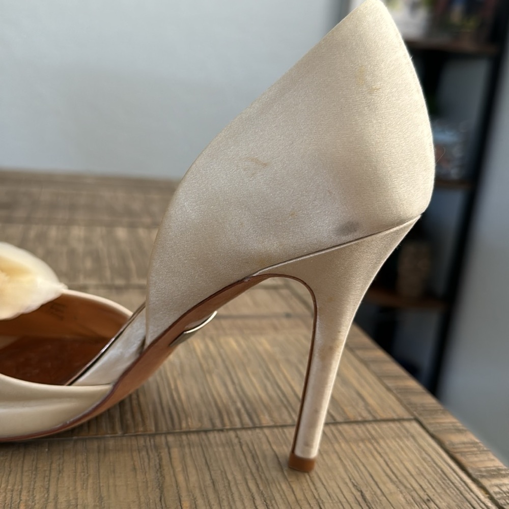 Badgley Mischka Gensing Ivory Satin Peep Toe Pump - Picture 5 of 8